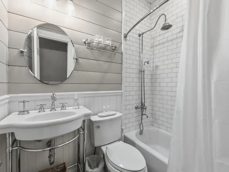 Suite 314A Savannah vacation rental bathroom — subway tile rain shower pedestal sink chrome fixtures